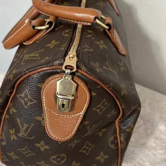 Louis Vuitton The French Co Made in USA Vintage Monogram Speedy 30 with … - Picture 12 of 17